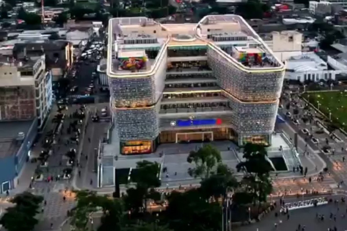 Biblioteca Nacional BINAES, San Salvador de noche