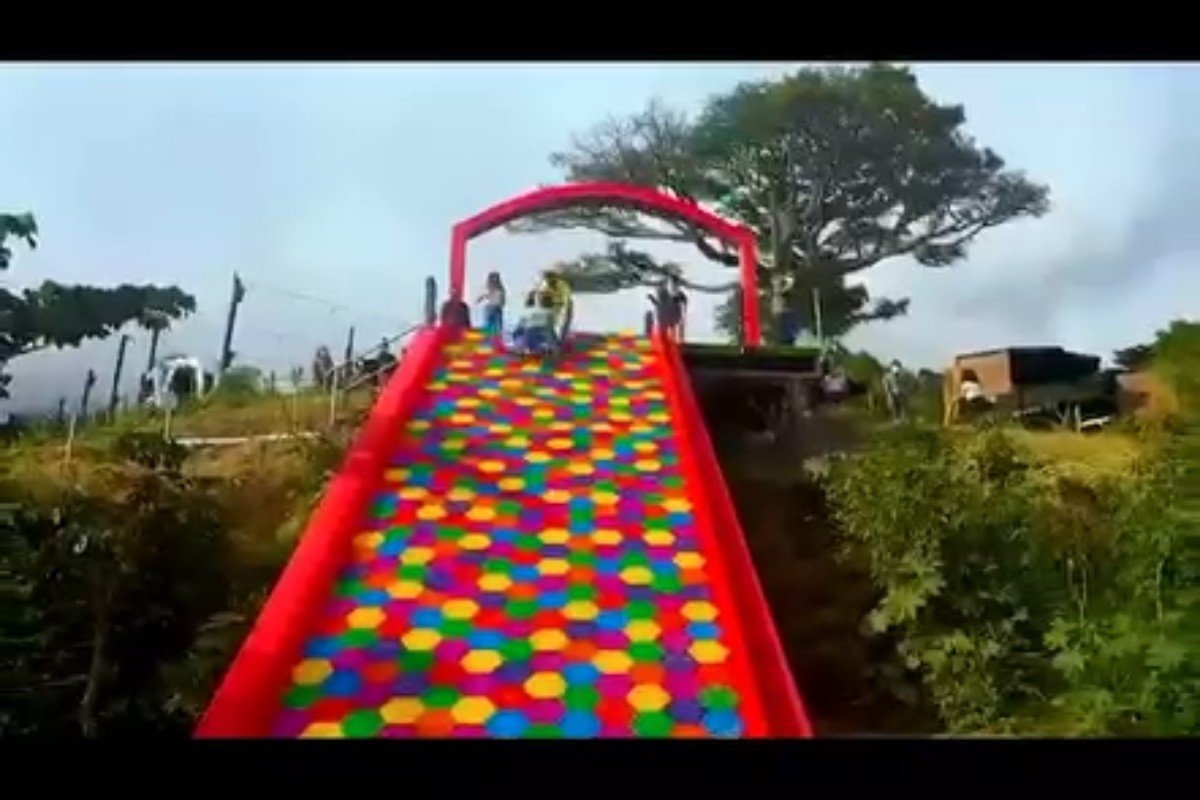 Toboganes del Parque Temático Volcatenango, El Salvador — viaje RUTABOOZ
