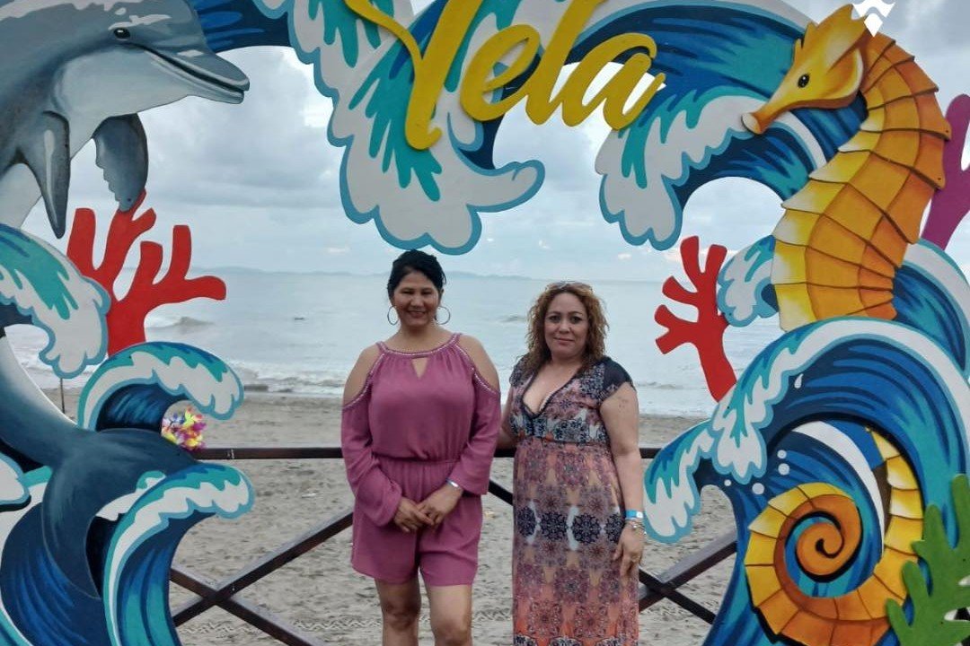 Arco turístico de Tela con motivos marinos