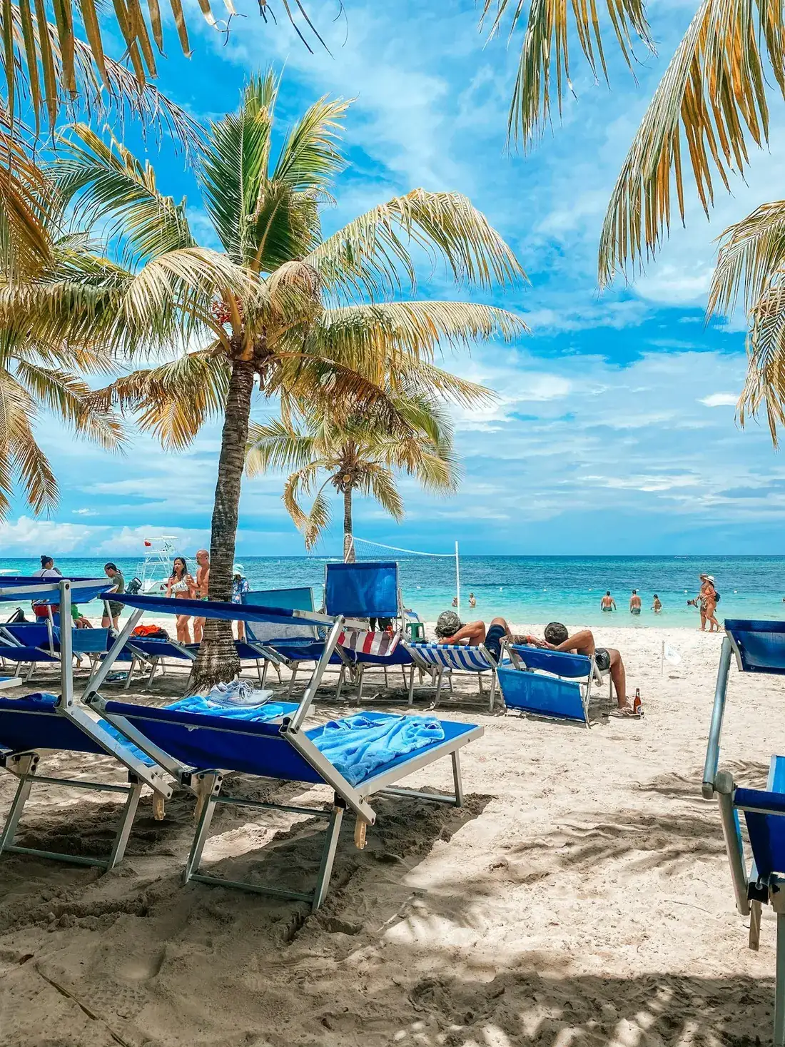 Playa caribeña en Roatán, Honduras